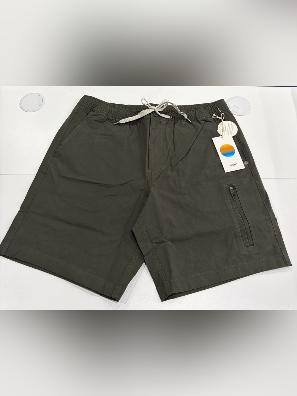 Vuori Men's Medium Barren Explorer Short 8" Inseam Kale Green NWT Stretch Canvas